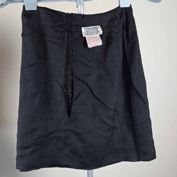 Jacob plaid wool blend skirt – size 3 – classic check print – made in Canada - Picture 7 of 8